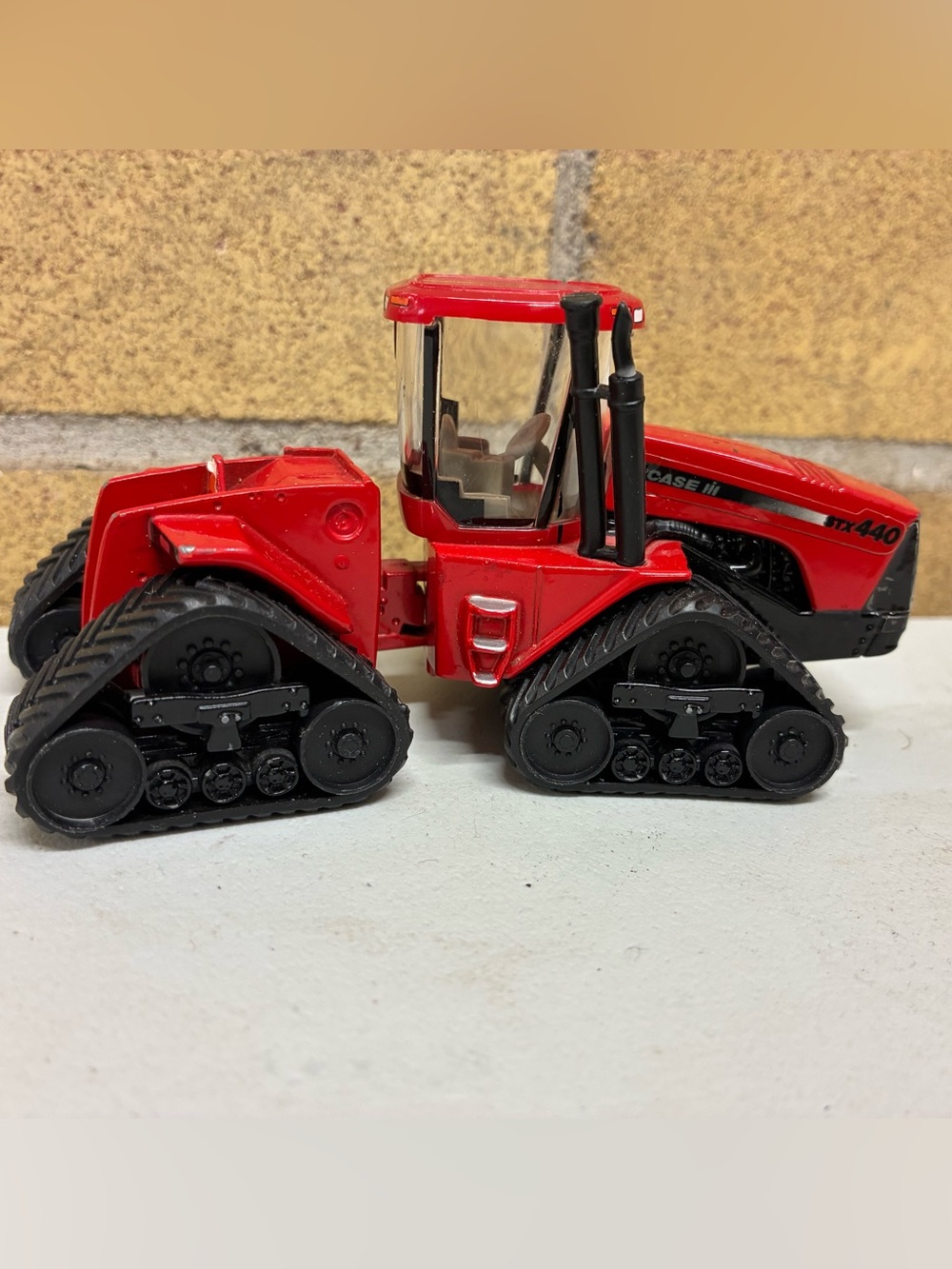 Case IH Quadtrac 4WD Tractor With Tracks 1/64 Diecast STX440